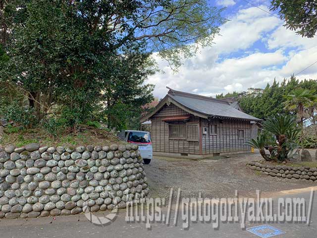 優婆夷宝明神社