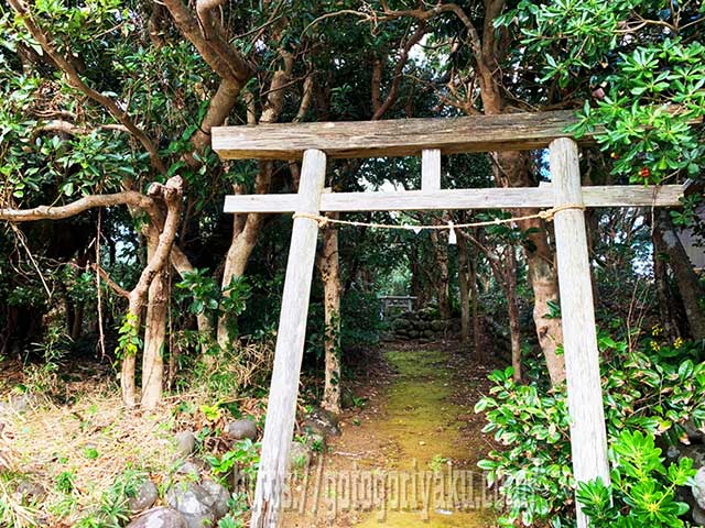 優婆夷宝明神社